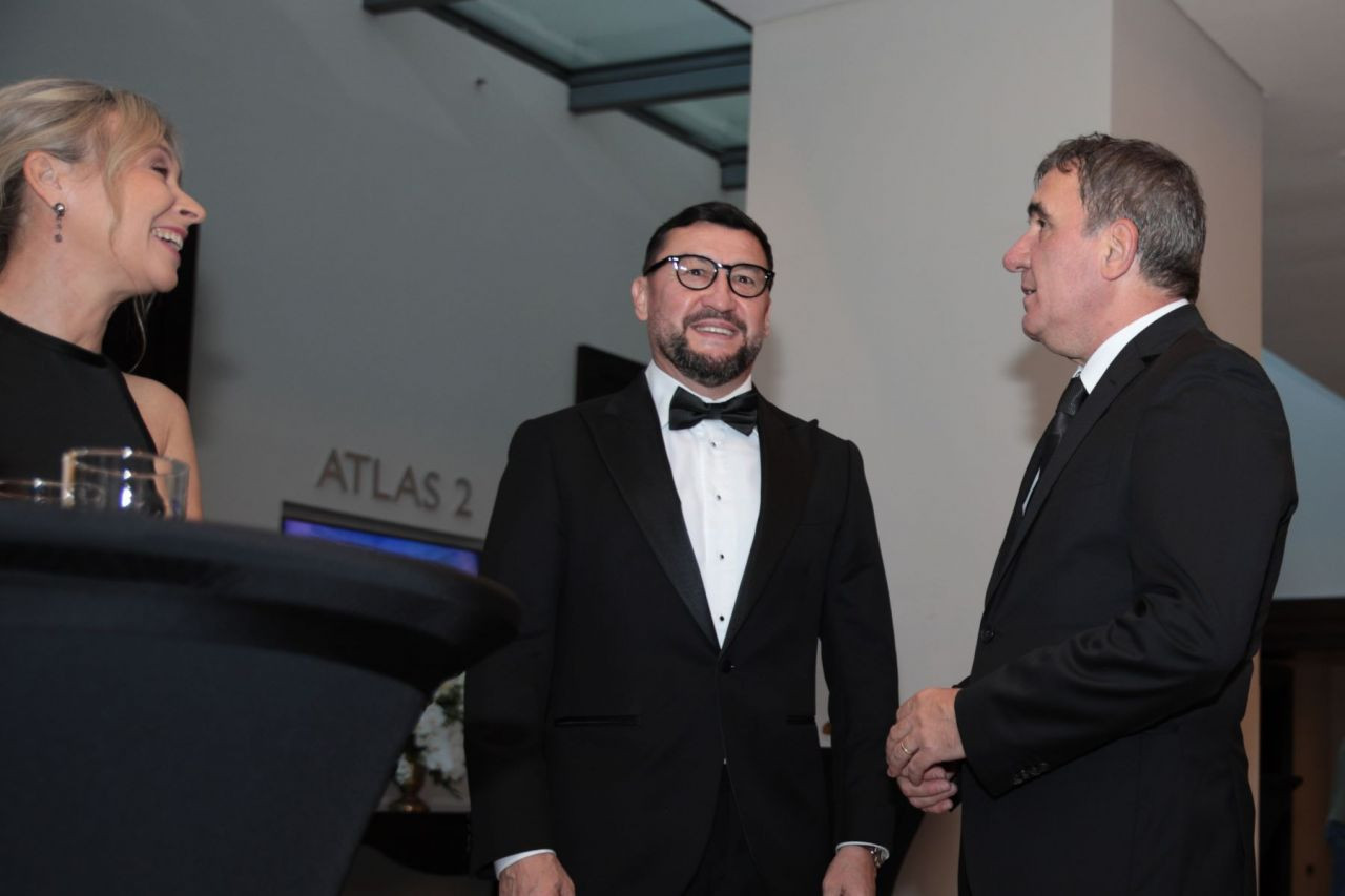 Imagini spectaculoase de la dineul Generației de Aur! Mourinho, Stoicikov, Dida și Saviola, printre invitații speciali_17