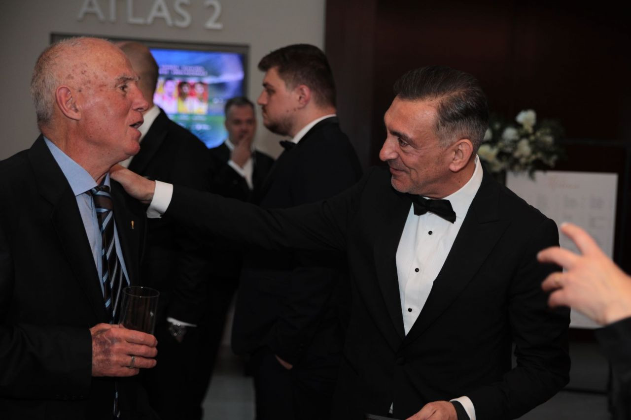 Imagini spectaculoase de la dineul Generației de Aur! Mourinho, Stoicikov, Dida și Saviola, printre invitații speciali_35