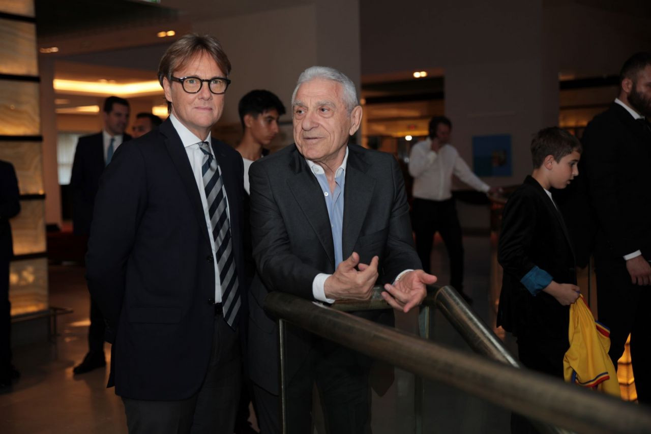 Imagini spectaculoase de la dineul Generației de Aur! Mourinho, Stoicikov, Dida și Saviola, printre invitații speciali_40