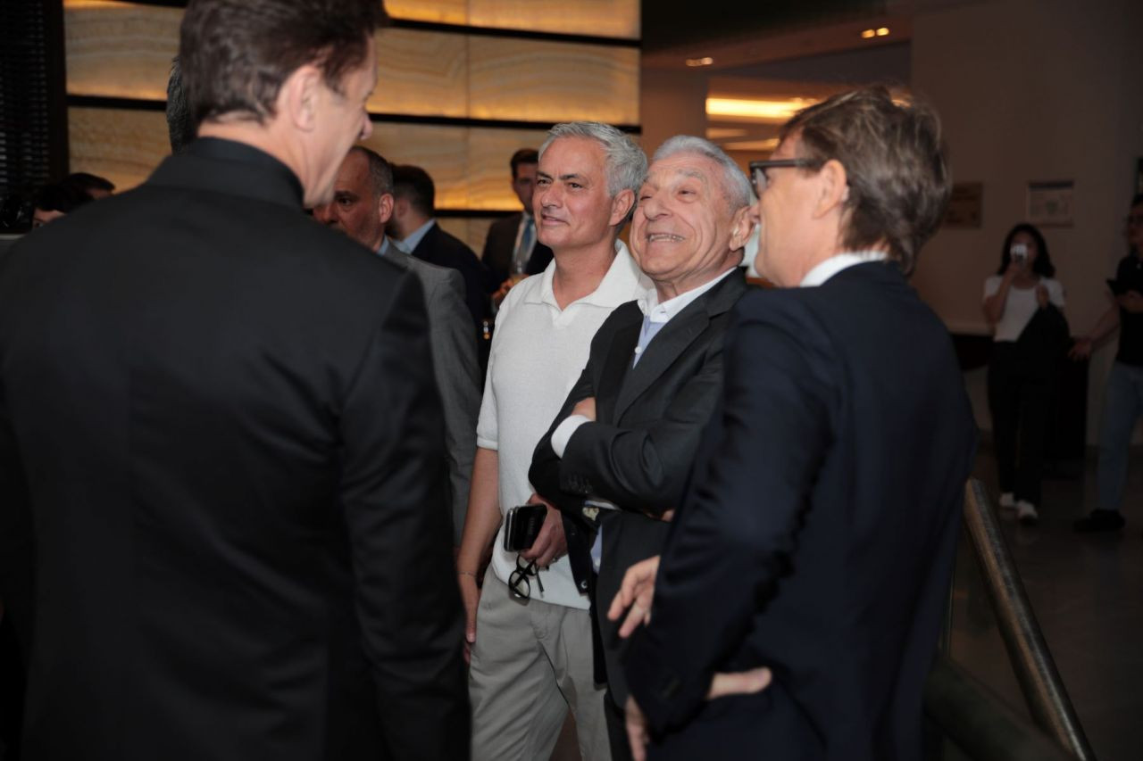 Imagini spectaculoase de la dineul Generației de Aur! Mourinho, Stoicikov, Dida și Saviola, printre invitații speciali_46