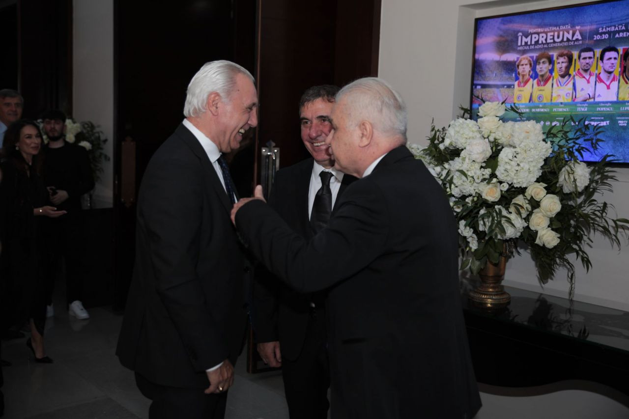 Imagini spectaculoase de la dineul Generației de Aur! Mourinho, Stoicikov, Dida și Saviola, printre invitații speciali_51
