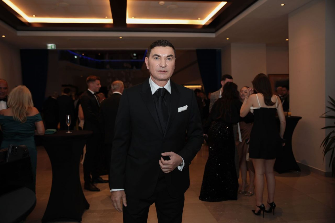 Imagini spectaculoase de la dineul Generației de Aur! Mourinho, Stoicikov, Dida și Saviola, printre invitații speciali_53