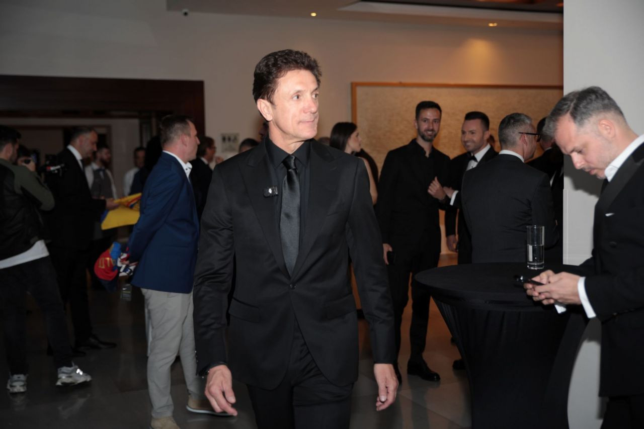 Imagini spectaculoase de la dineul Generației de Aur! Mourinho, Stoicikov, Dida și Saviola, printre invitații speciali_66