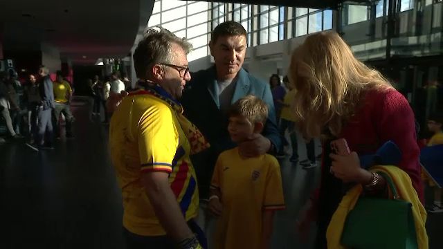 Valentina Pelinel și-a făcut apariția la meciul de adio al Generației de Aur! Cum a fost surprinsă soția lui Cristi Borcea_46
