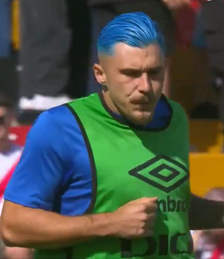 Ce transformare! Și-a vopsit părul albastru după ce Edi Iordănescu l-a inclus în lotul preliminar pentru EURO 2024_14