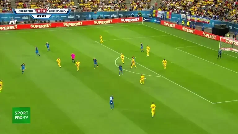 Ioan Ovidiu Sabau &icirc;l fentează pe Hristo Stoicikov / Meciul de adio al Generației de Aur