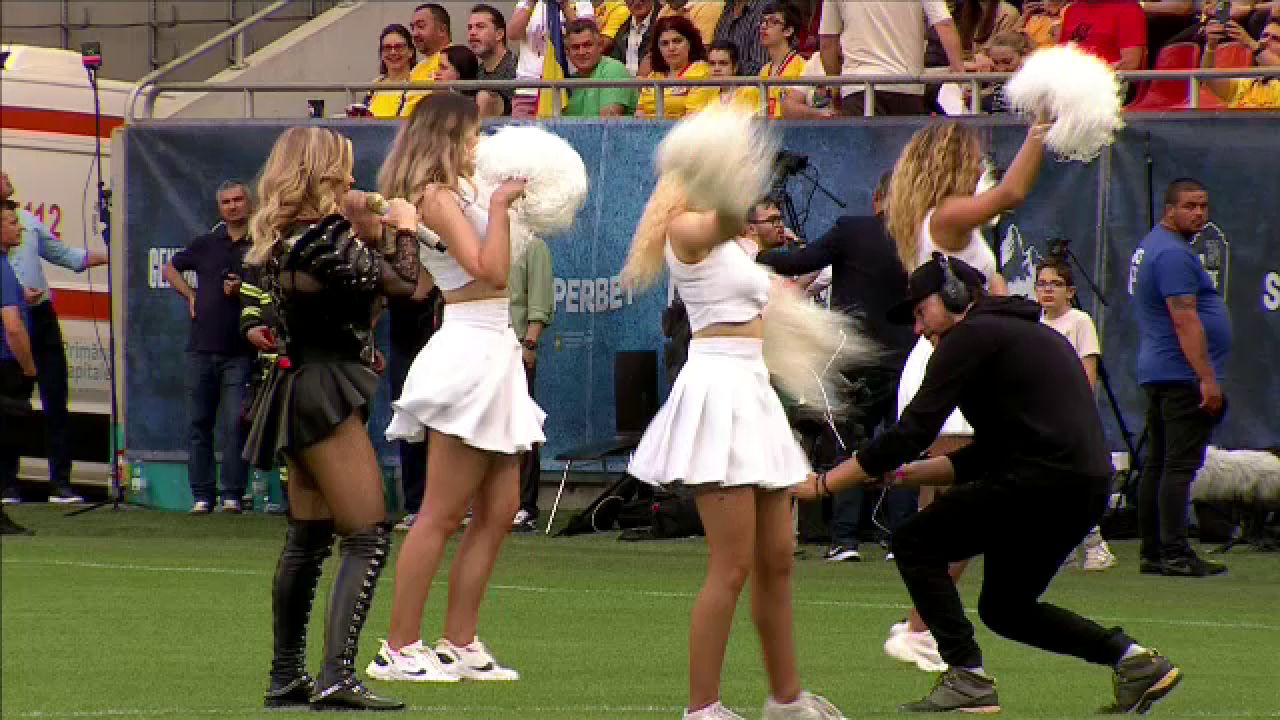 Loredana Groza și dansatoarele au întreținut atmosfera pe Arena Națională! _2