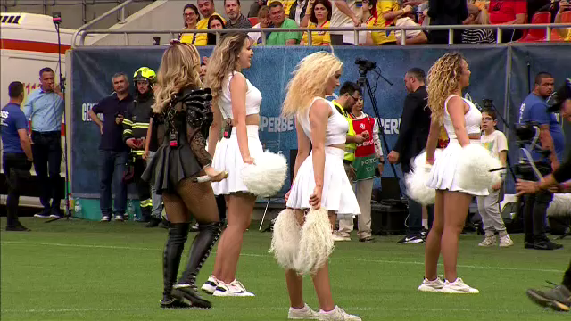 Loredana Groza și dansatoarele au întreținut atmosfera pe Arena Națională! _21