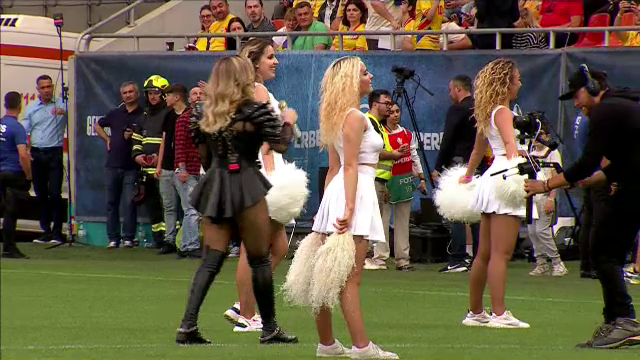 Loredana Groza și dansatoarele au întreținut atmosfera pe Arena Națională! _22