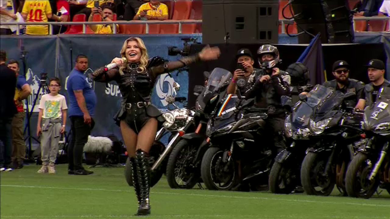 Loredana Groza și dansatoarele au întreținut atmosfera pe Arena Națională! _28