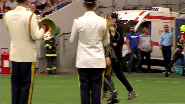 Loredana Groza și dansatoarele au întreținut atmosfera pe Arena Națională! _45
