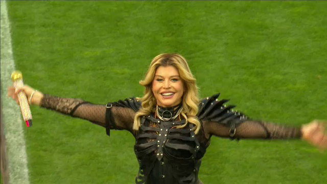 Loredana Groza și dansatoarele au întreținut atmosfera pe Arena Națională! _49