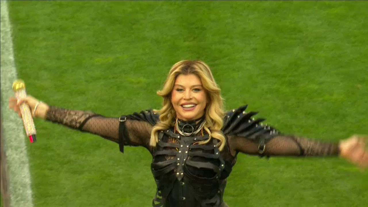 Loredana Groza și dansatoarele au întreținut atmosfera pe Arena Națională! _47