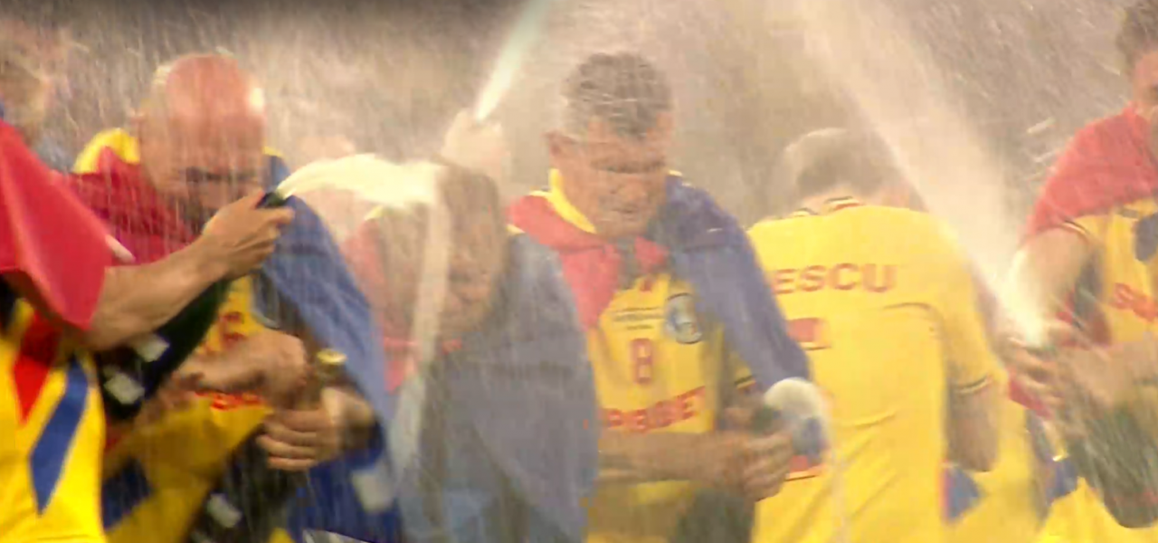 Duș de șampanie! Cum a sărbătorit Generația de Aur meciul de adio