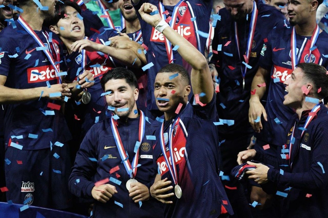 Au revoir, Kylian Mbappe! Ultimul meci jucat de starul francez la PSG, ultimul trofeu câștigat! Președintele Emmanuel Macron, prezent și el_4
