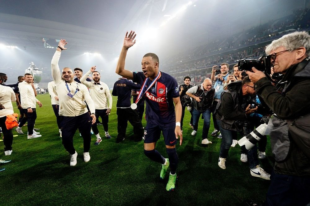 Au revoir, Kylian Mbappe! Ultimul meci jucat de starul francez la PSG, ultimul trofeu câștigat! Președintele Emmanuel Macron, prezent și el_5