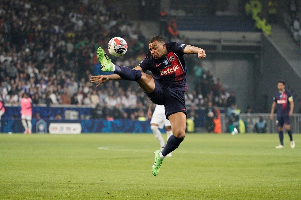 Au revoir, Kylian Mbappe! Ultimul meci jucat de starul francez la PSG, ultimul trofeu câștigat! Președintele Emmanuel Macron, prezent și el_8