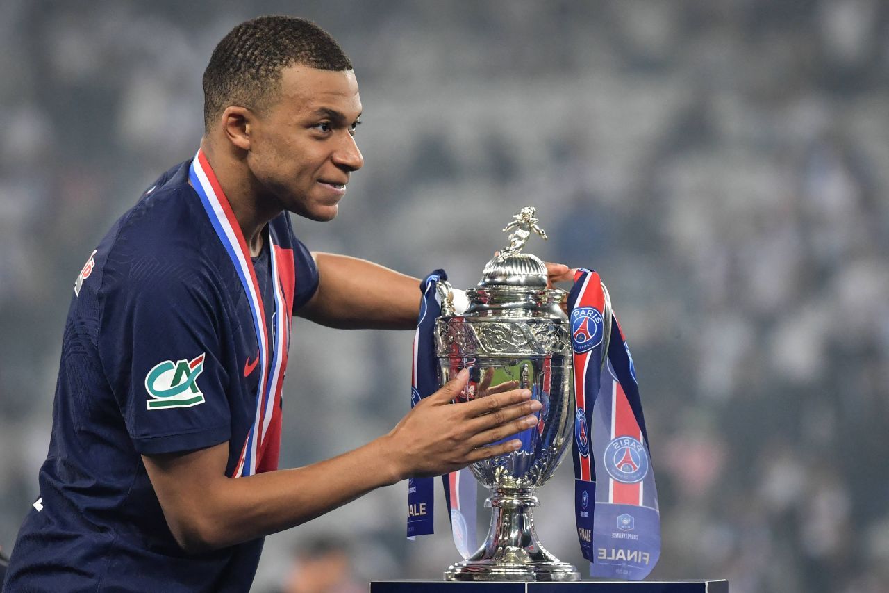 Au revoir, Kylian Mbappe! Ultimul meci jucat de starul francez la PSG, ultimul trofeu câștigat! Președintele Emmanuel Macron, prezent și el_12