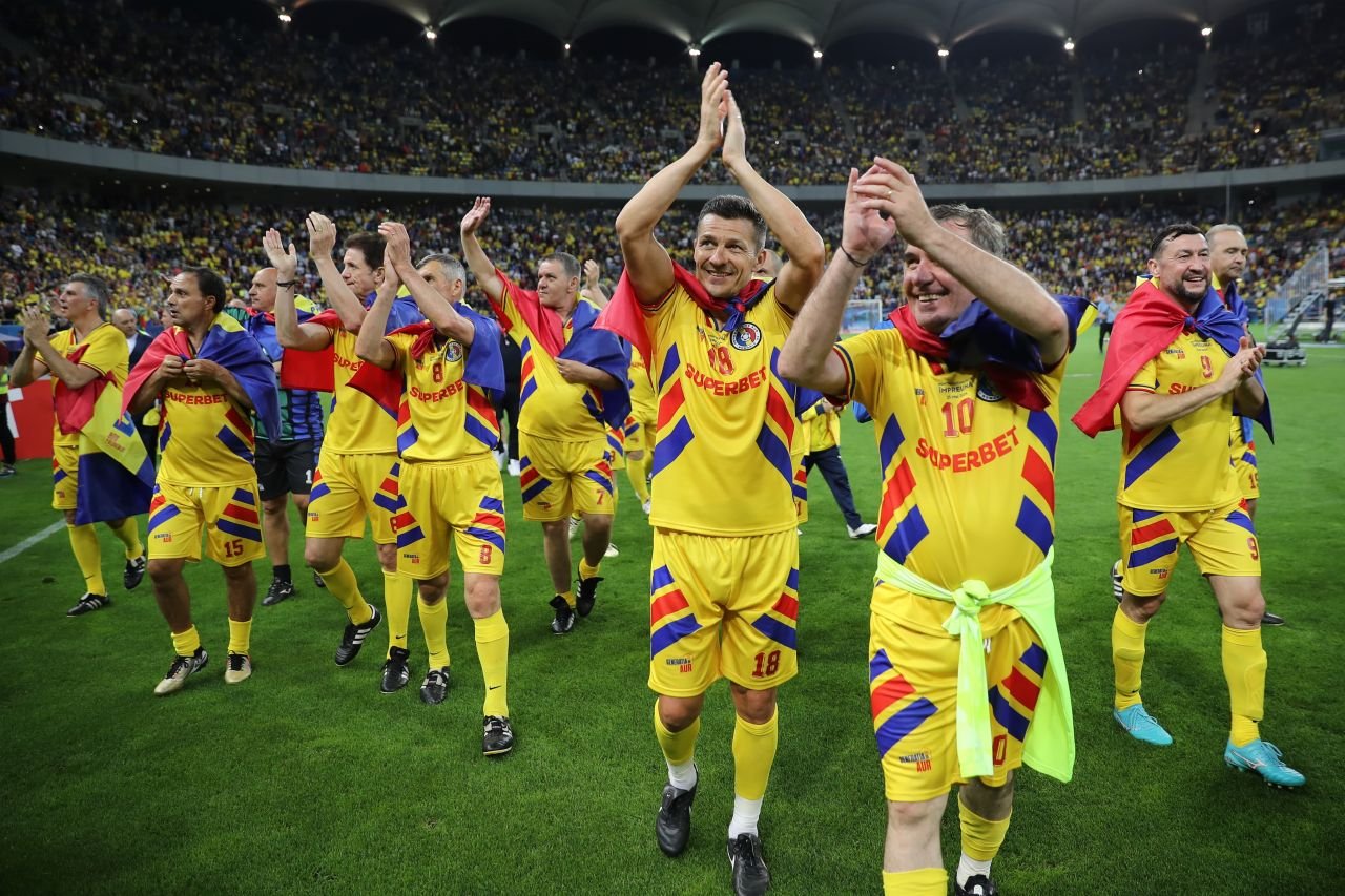 Spectacol de neuitat în meciul de adio al Generației de Aur! Victoria în fața World Stars, savurată de aproape 1.7 milioane români!_3