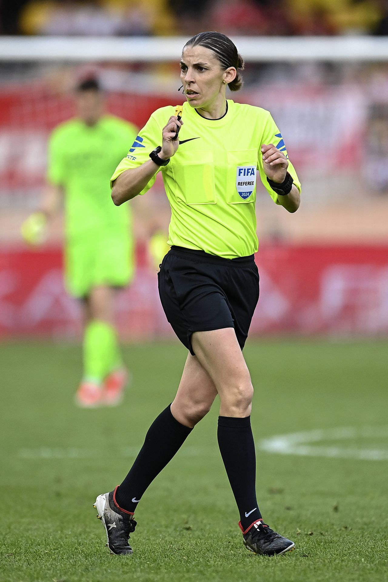 Stephanie Frappart a făcut prăpăd la finala Cupei Greciei! 3 cartonașe roșii în 20 de minute și arbitra a fost escortată de poliție_5