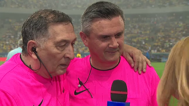 Ion Crăciunescu și Cristi Balaj au oferit imaginile momentului &icirc;n fotbalul rom&acirc;nesc: Așa răm&acirc;nem!