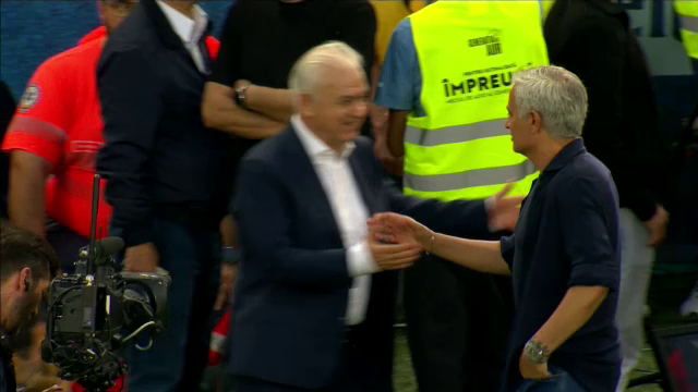 Ce i-a șoptit Jose Mourinho lui Anghel Iordănescu la ureche_2