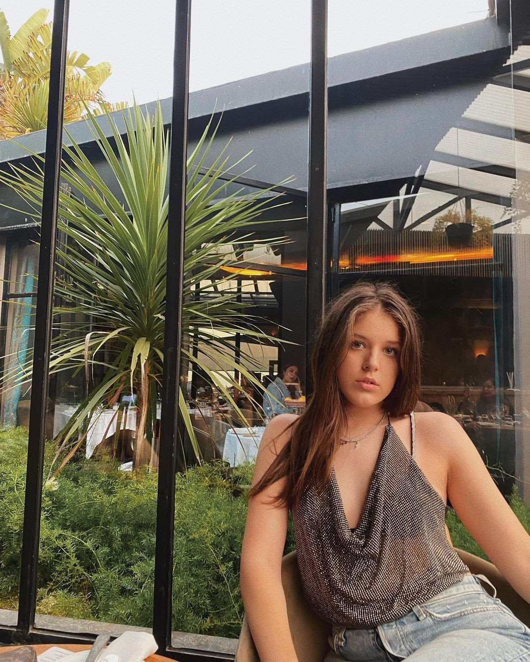 Una mai frumoasă decât cealaltă! Fiicele lui Gică Popescu și Ilie Dumitrescu, apariții spectaculoase la meciul Generației de Aur_2