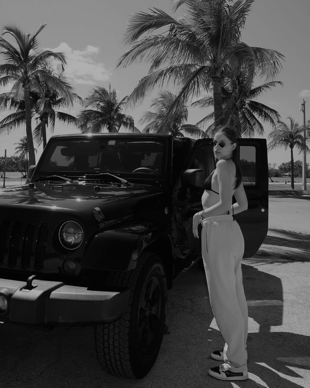 Una mai frumoasă decât cealaltă! Fiicele lui Gică Popescu și Ilie Dumitrescu, apariții spectaculoase la meciul Generației de Aur_40