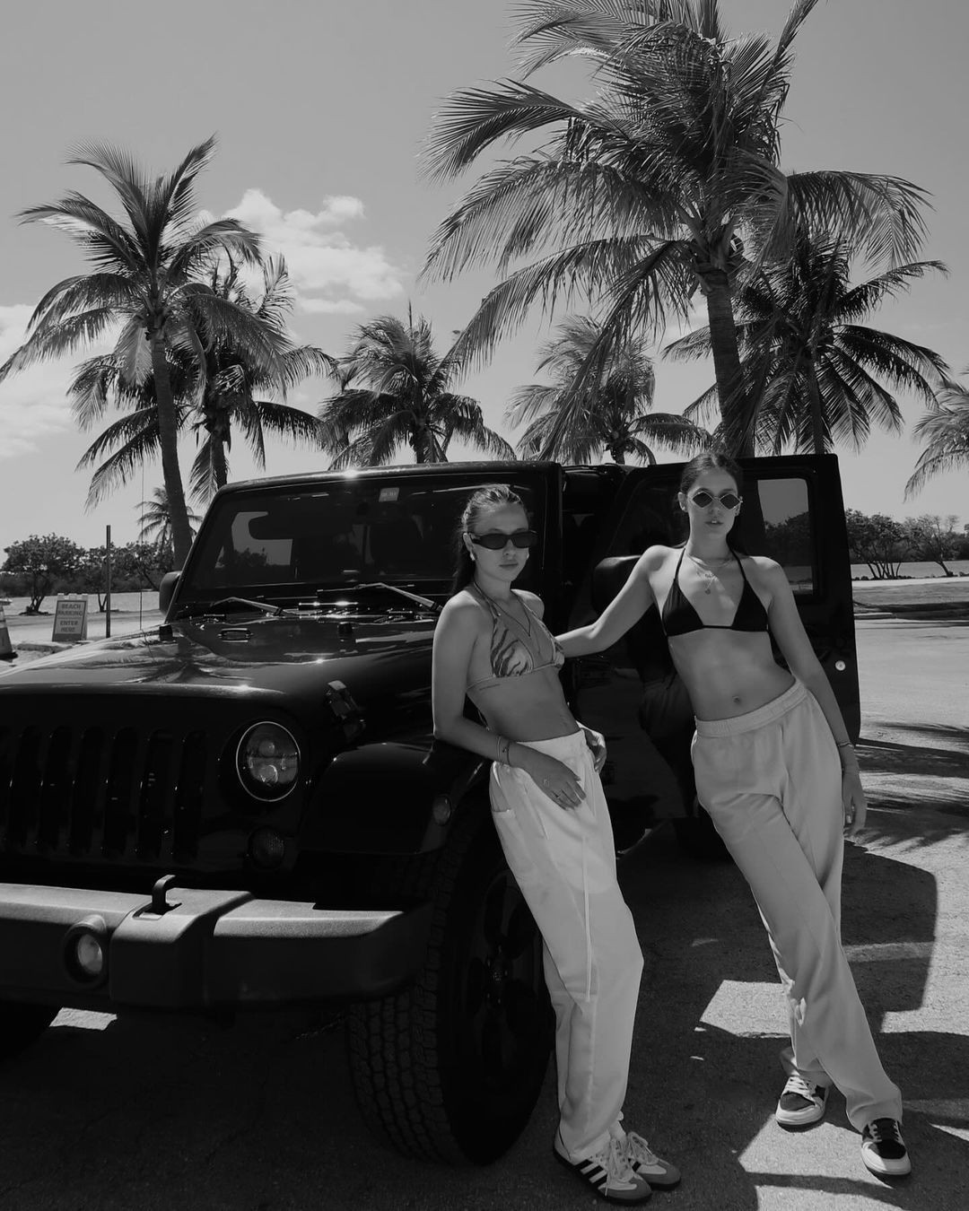 Una mai frumoasă decât cealaltă! Fiicele lui Gică Popescu și Ilie Dumitrescu, apariții spectaculoase la meciul Generației de Aur_42