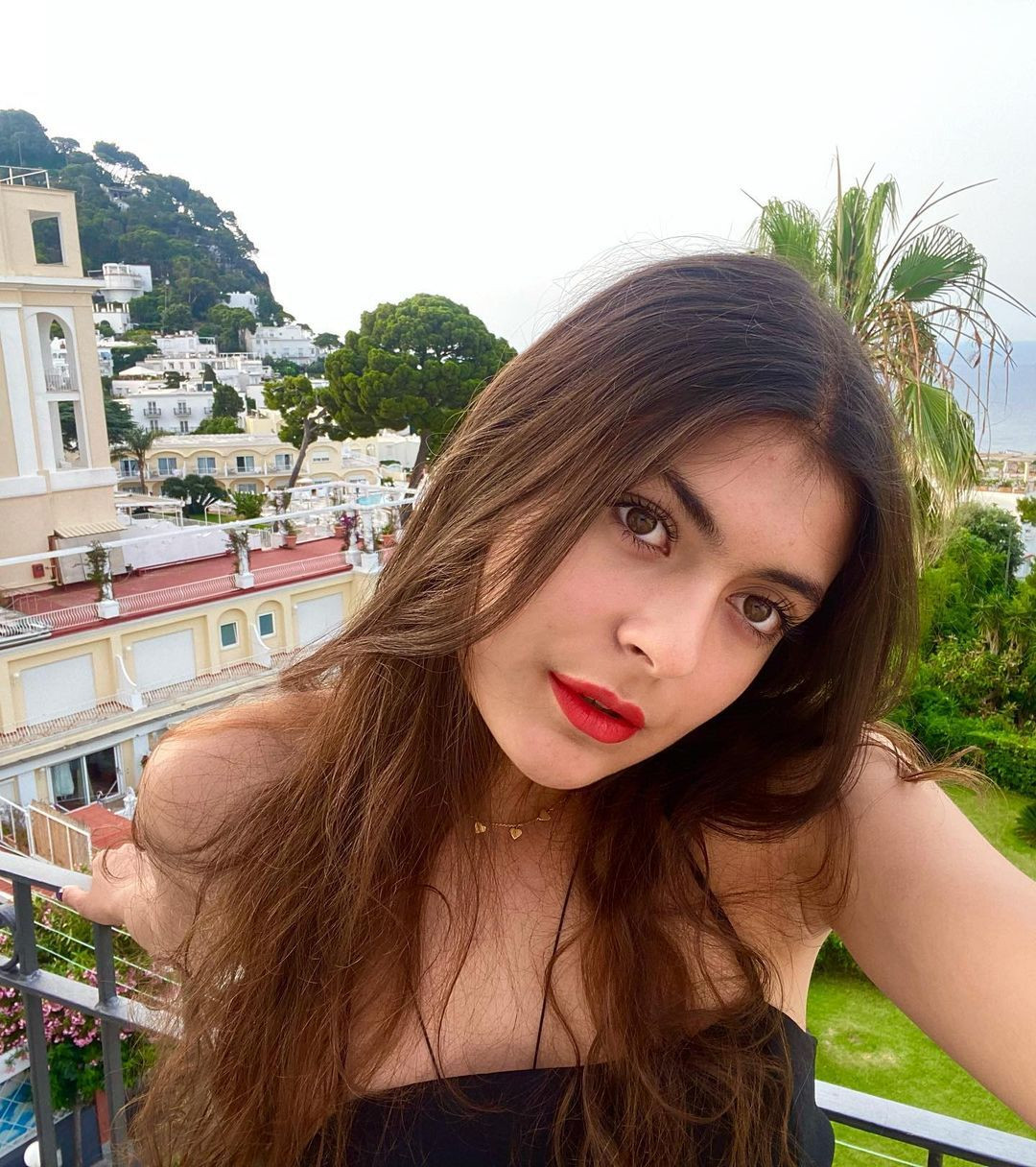 Una mai frumoasă decât cealaltă! Fiicele lui Gică Popescu și Ilie Dumitrescu, apariții spectaculoase la meciul Generației de Aur_45