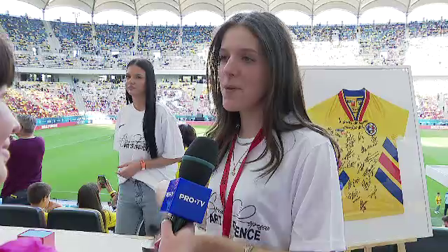 Una mai frumoasă decât cealaltă! Fiicele lui Gică Popescu și Ilie Dumitrescu, apariții spectaculoase la meciul Generației de Aur_63