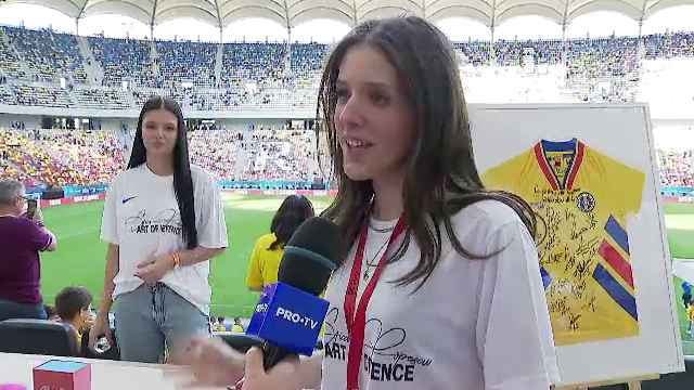 Una mai frumoasă decât cealaltă! Fiicele lui Gică Popescu și Ilie Dumitrescu, apariții spectaculoase la meciul Generației de Aur_64