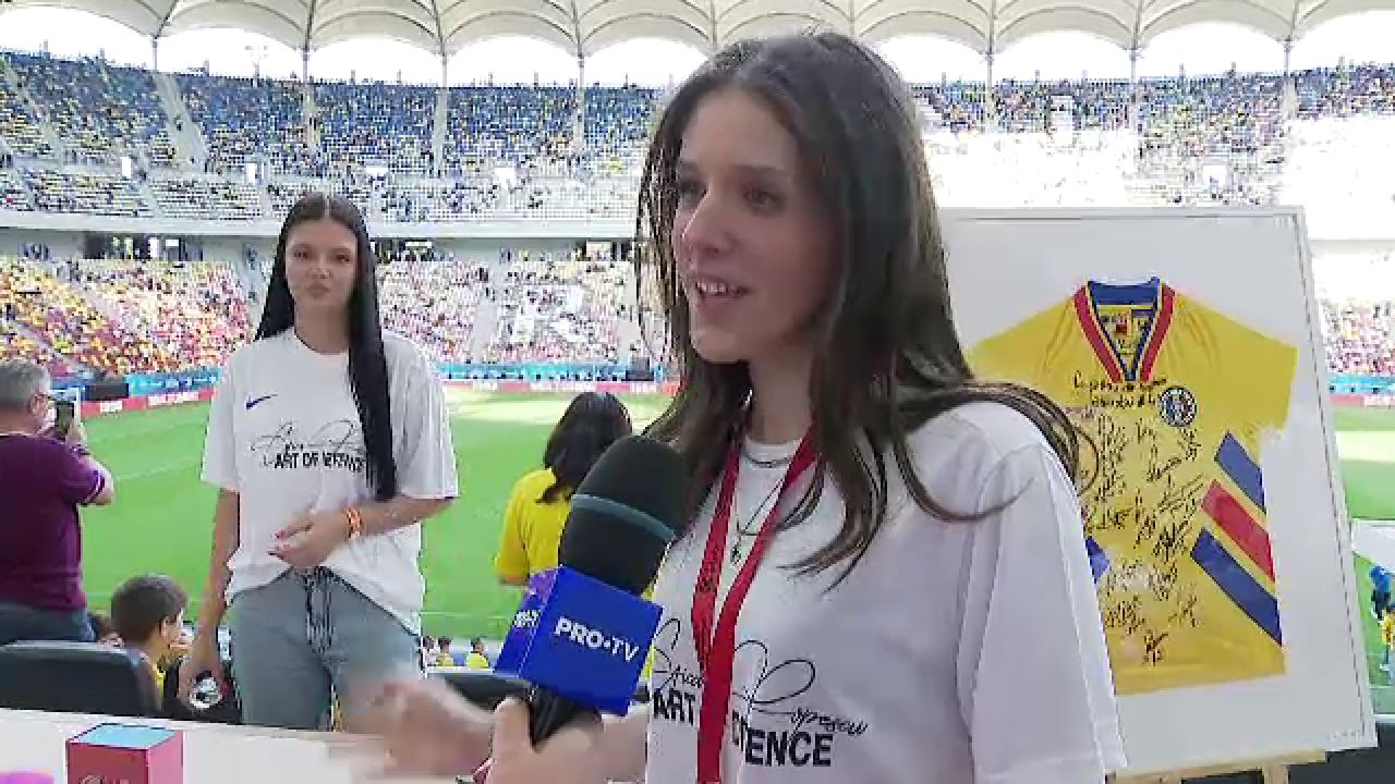 Una mai frumoasă decât cealaltă! Fiicele lui Gică Popescu și Ilie Dumitrescu, apariții spectaculoase la meciul Generației de Aur_63