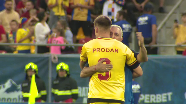 Impresionant! Starul din echipa Legendelor Lumii care l-a îmbrățișat pe fiul lui Didi Prodan în timpul momentului de reculegere_3
