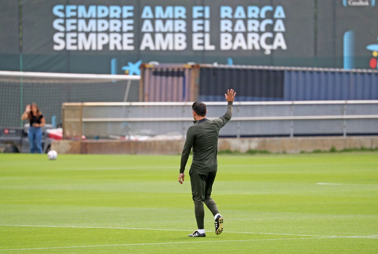 Cum a fost fotografiat Xavi la ultimul său meci pe banca Barcelonei! Premieră negativă pentru Robert Lewandowski_1