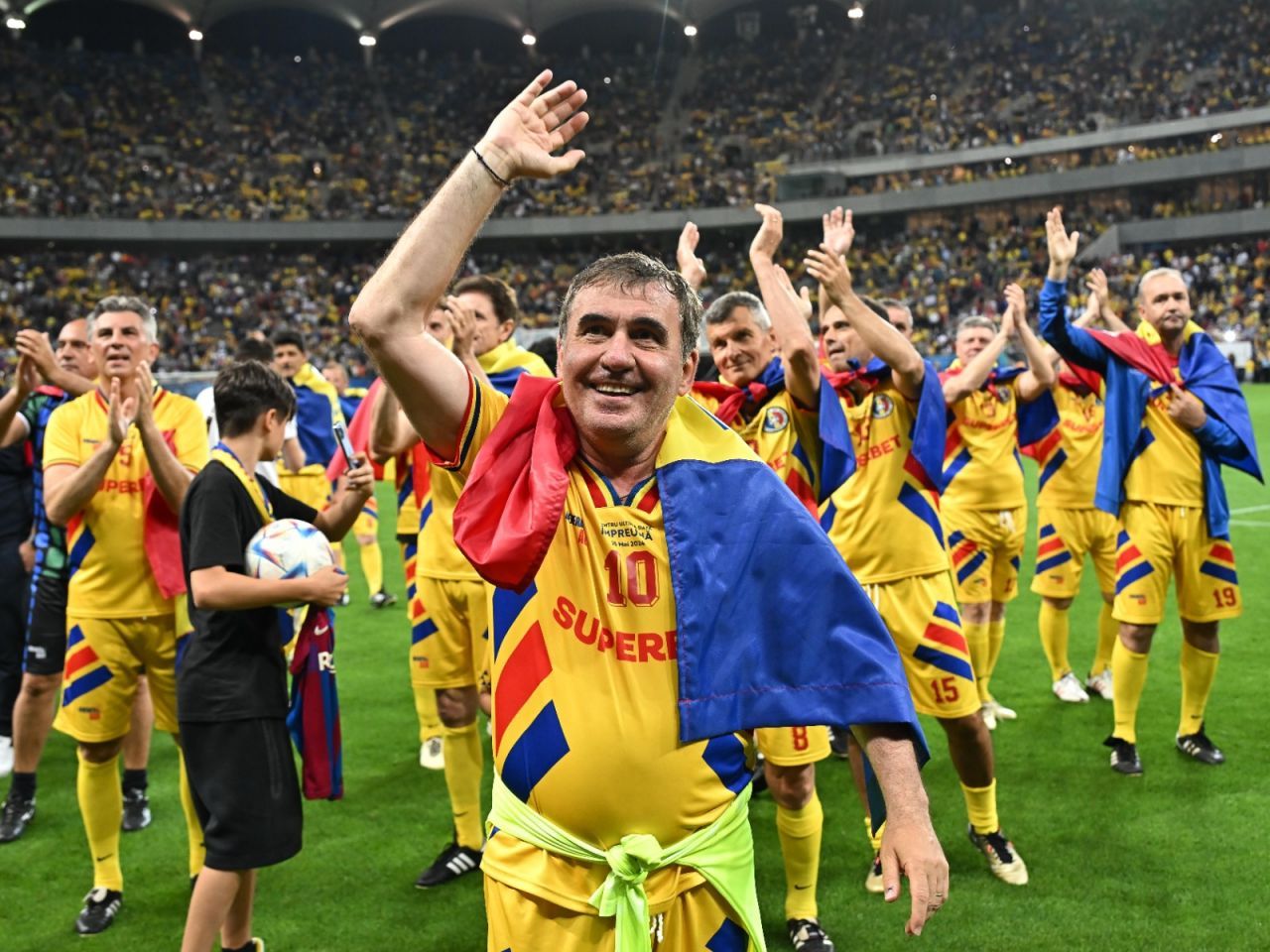 Prețiosul ”Rege”. Cele mai tari imagini cu Gică Hagi de la meciul Generației de Aur_16