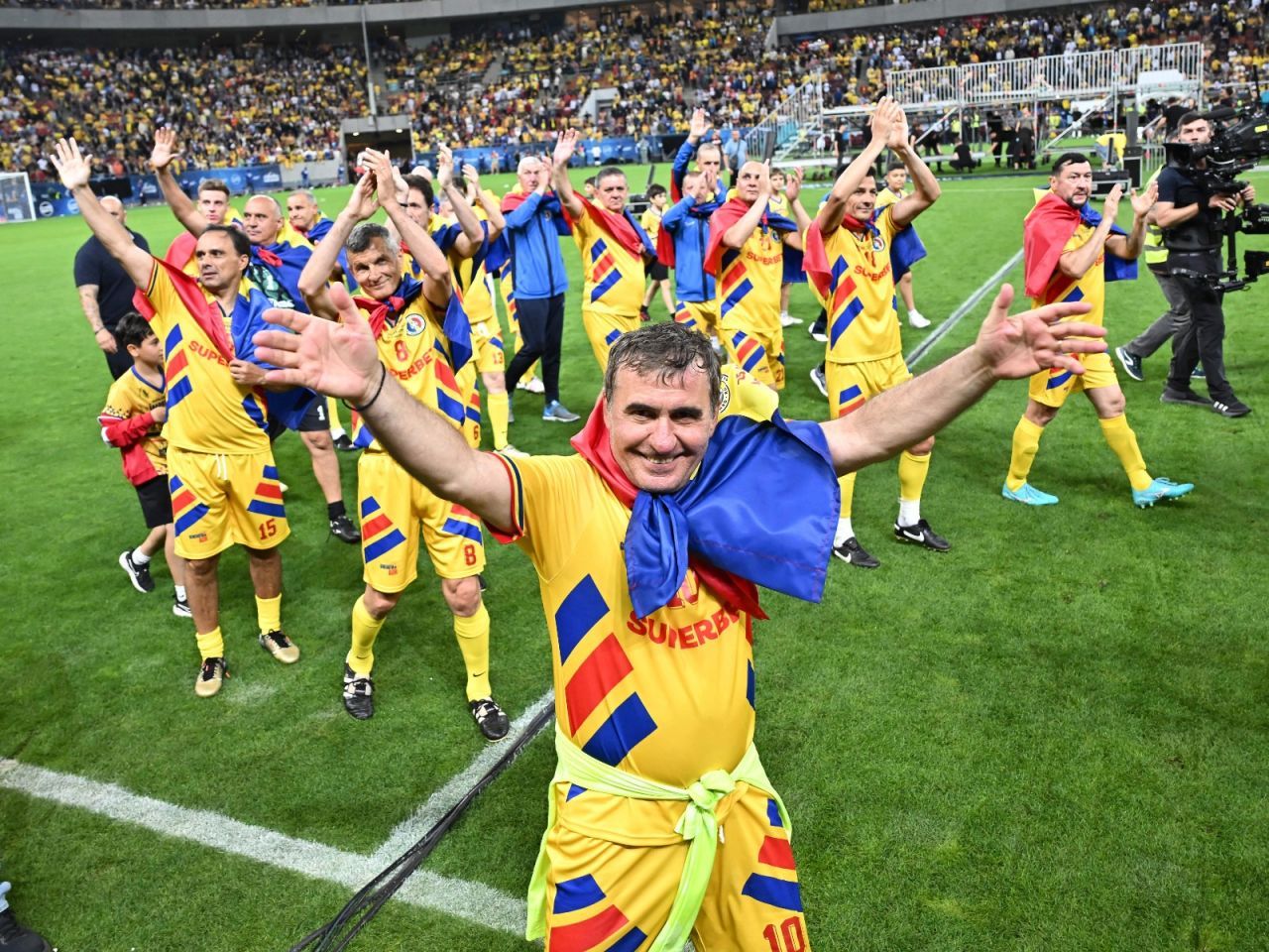 Prețiosul ”Rege”. Cele mai tari imagini cu Gică Hagi de la meciul Generației de Aur_1