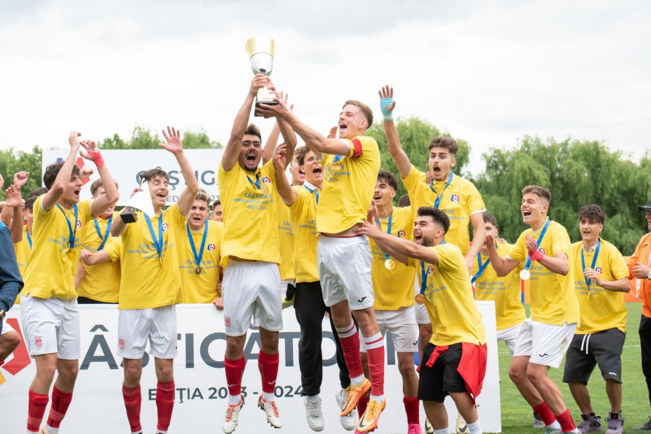 New Dinamo! Echipa de fotbal a lui CS Dinamo este campioană națională la Under 19, după ce c&acirc;știgase &icirc;nainte și Cupa Rom&acirc;niei