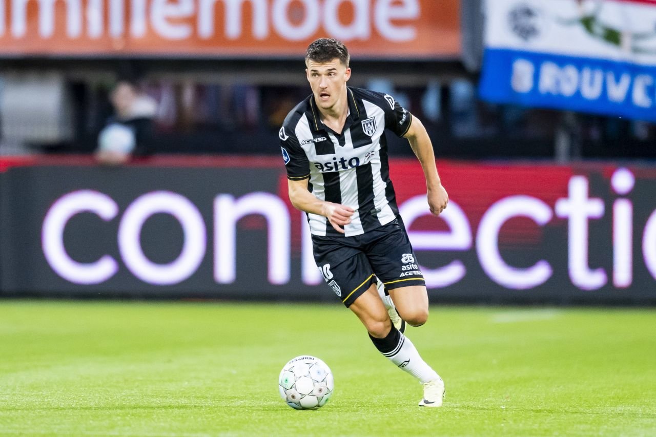 ”Decarul” român câștigător de Europa League și cu meciuri în Serie A și Bundesliga este liber de contract!_27
