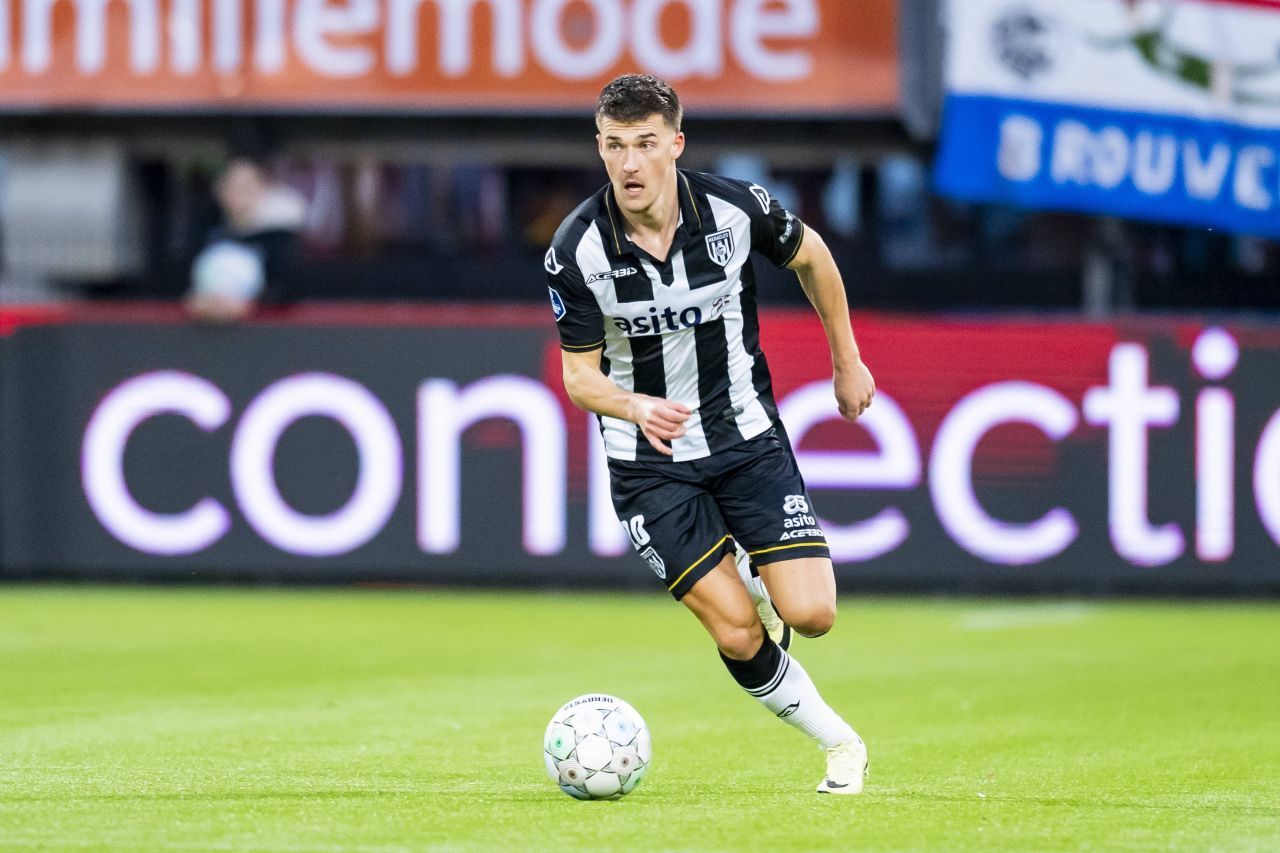 ”Decarul” român câștigător de Europa League și cu meciuri în Serie A și Bundesliga este liber de contract!_27