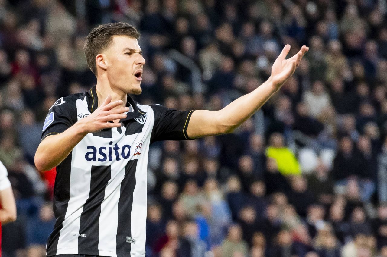 ”Decarul” român câștigător de Europa League și cu meciuri în Serie A și Bundesliga este liber de contract!_28