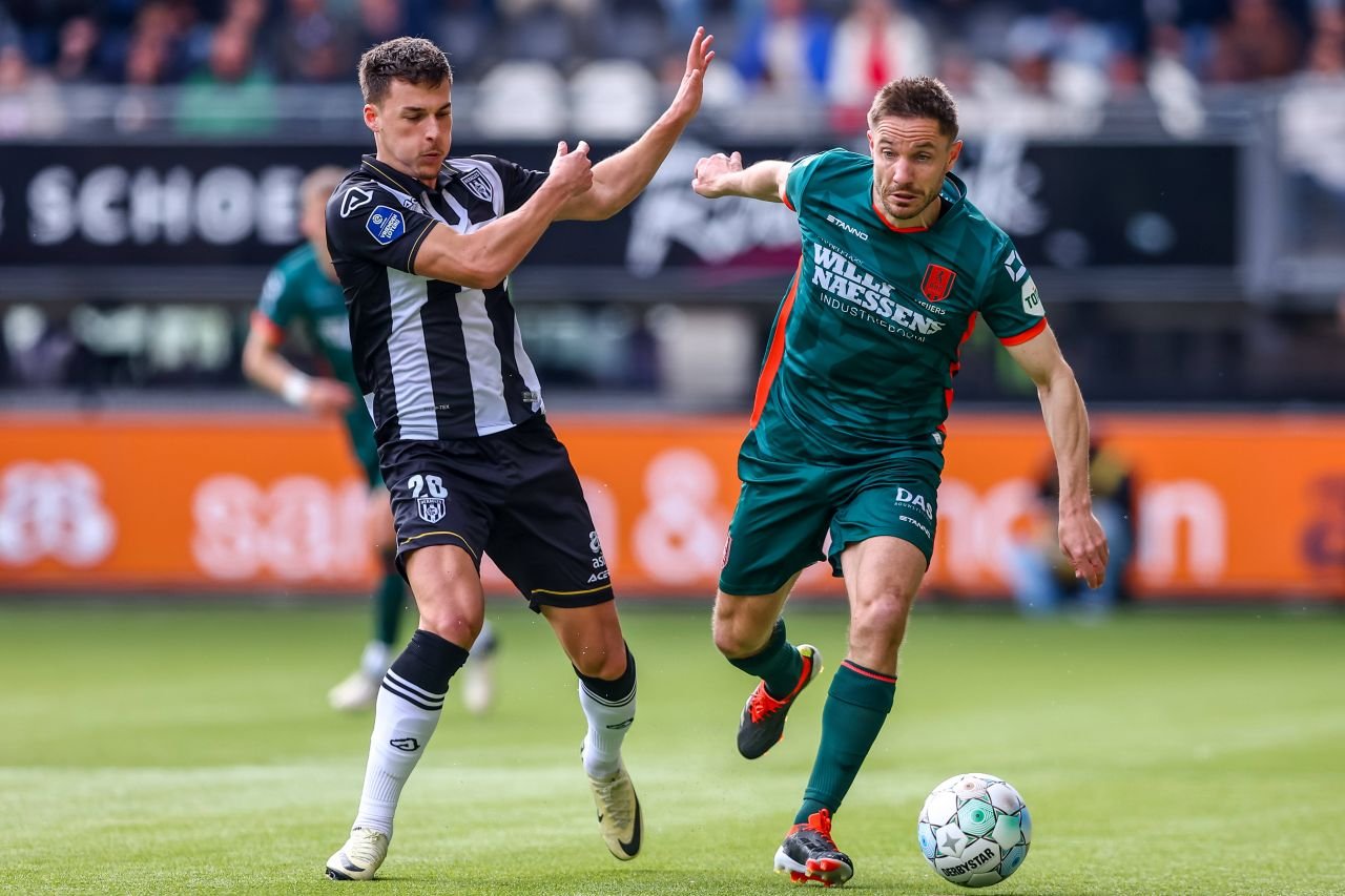 ”Decarul” român câștigător de Europa League și cu meciuri în Serie A și Bundesliga este liber de contract!_34
