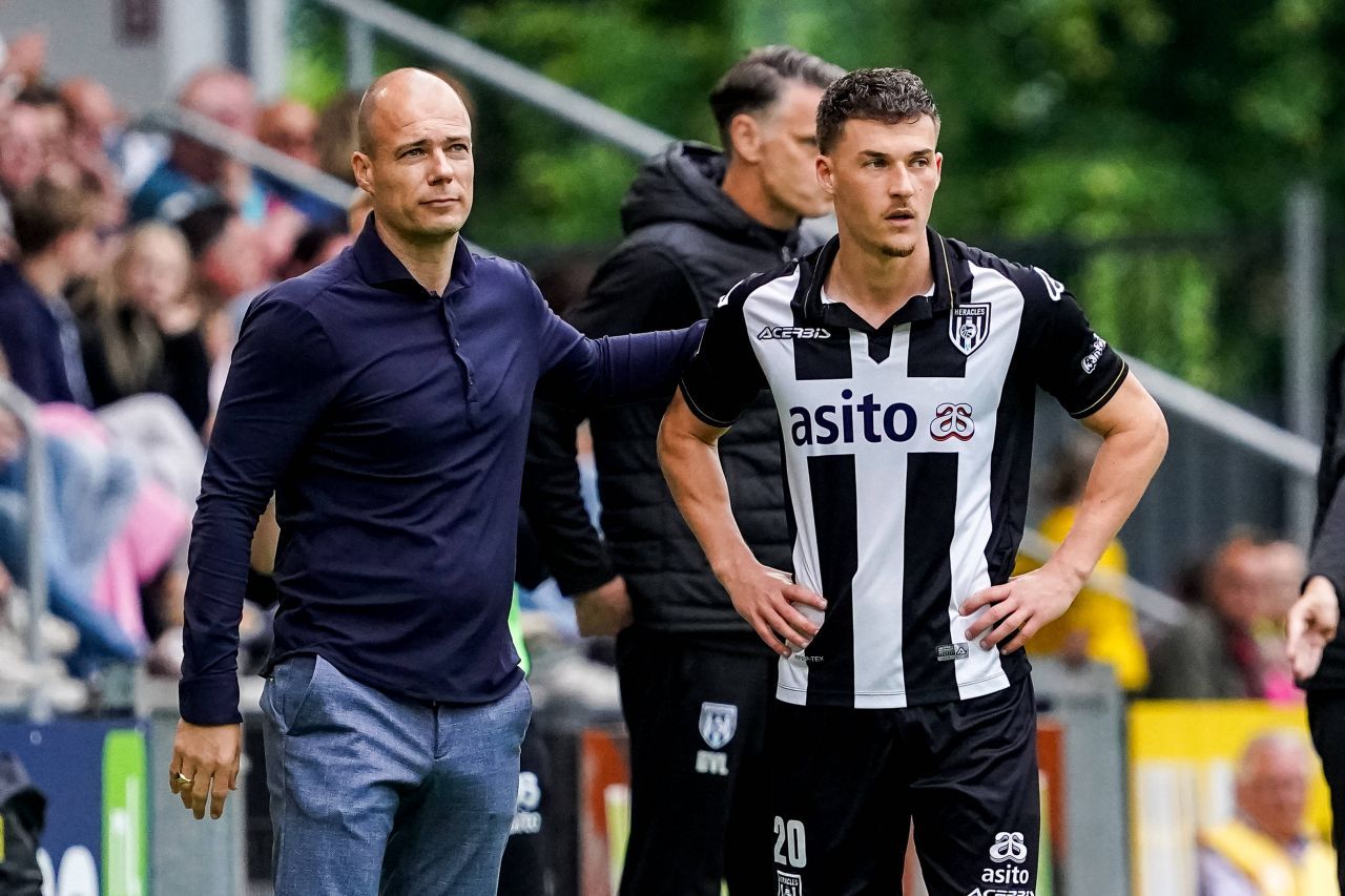 ”Decarul” român câștigător de Europa League și cu meciuri în Serie A și Bundesliga este liber de contract!_42