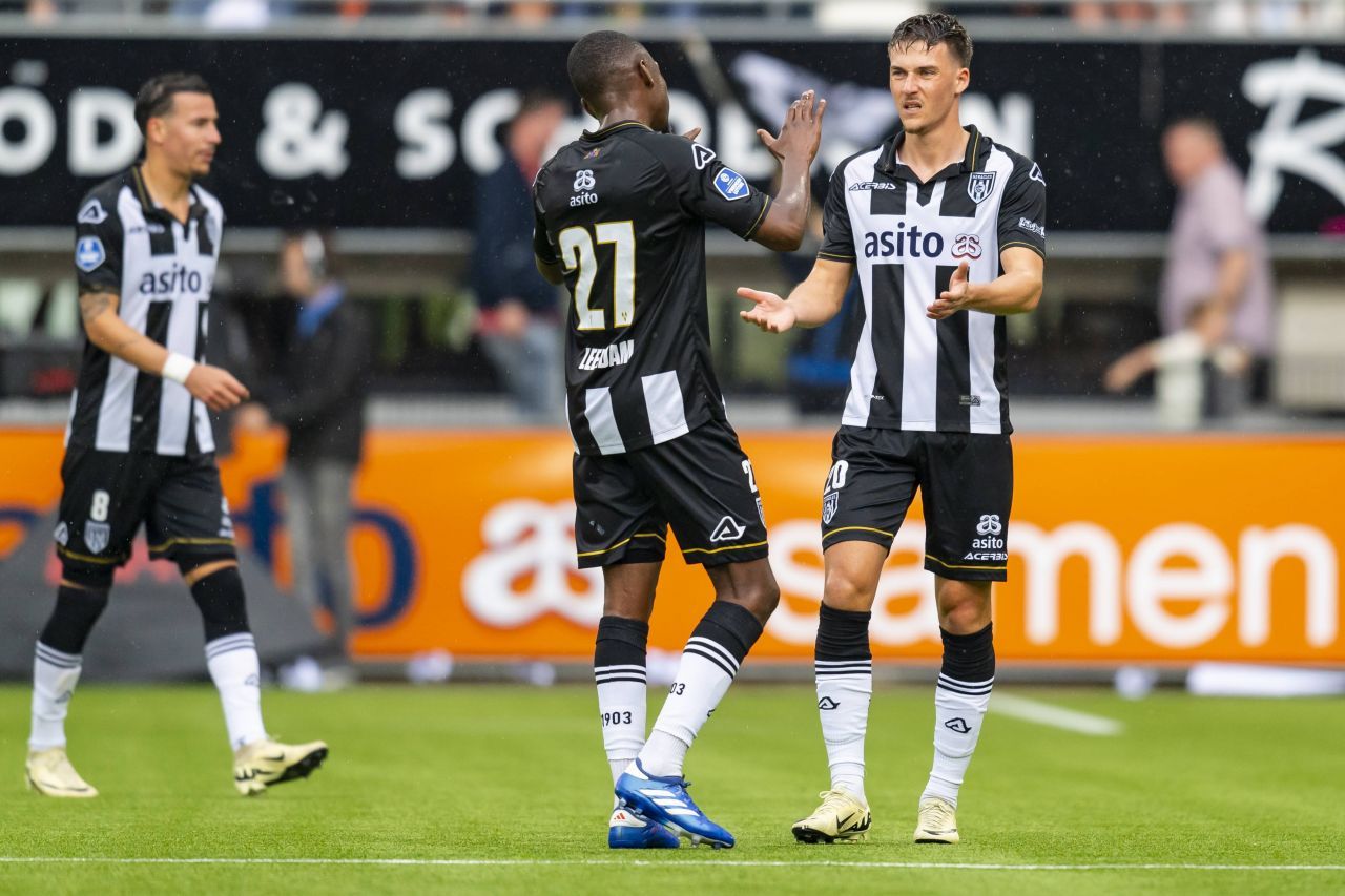 ”Decarul” român câștigător de Europa League și cu meciuri în Serie A și Bundesliga este liber de contract!_43