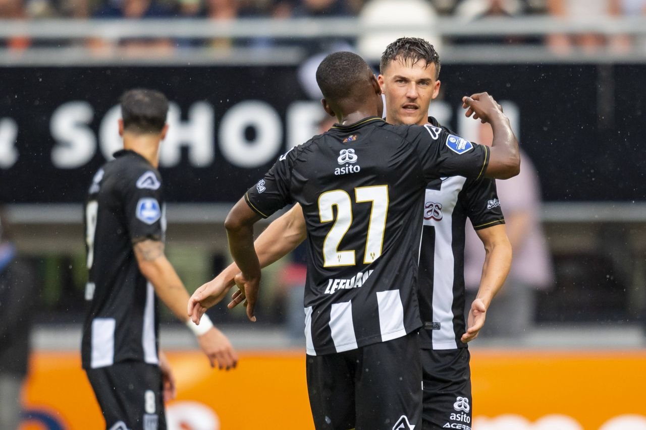 ”Decarul” român câștigător de Europa League și cu meciuri în Serie A și Bundesliga este liber de contract!_44