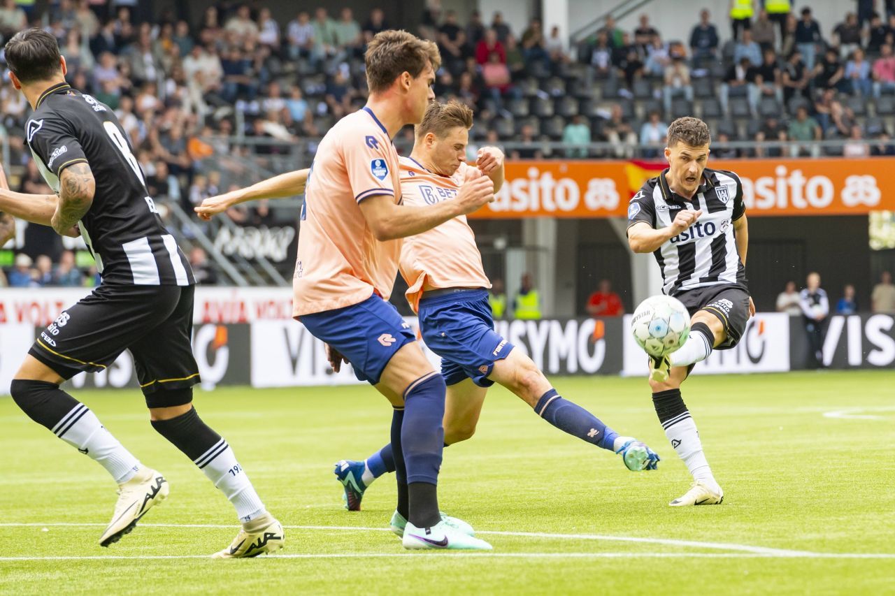 ”Decarul” român câștigător de Europa League și cu meciuri în Serie A și Bundesliga este liber de contract!_45