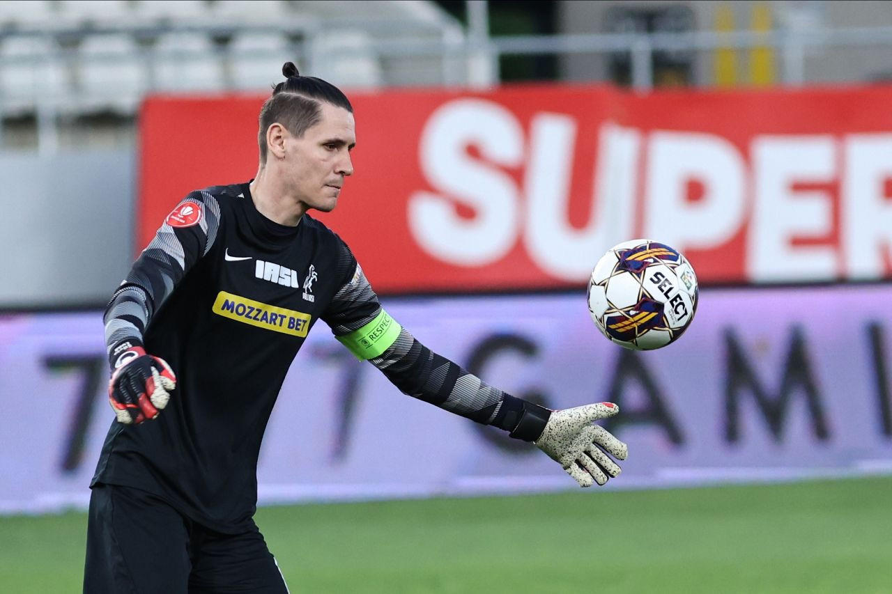 Silviu Lung Jr pleacă de la Poli Iași, dar răm&acirc;ne &icirc;n Superligă! Echipa din play-off la care va ajunge portarul