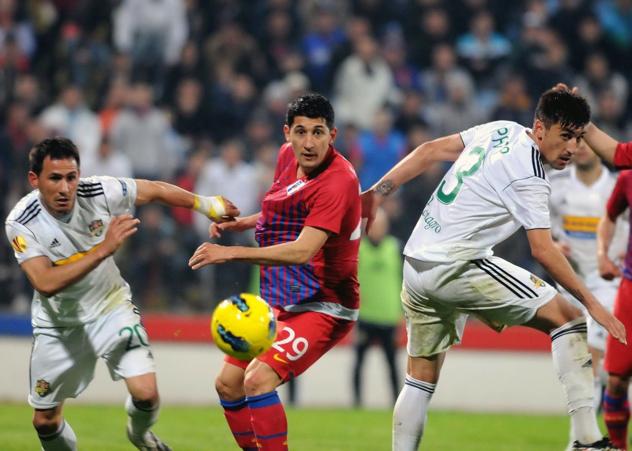 Trei foști fotbaliști din România au semnat cu echipa de Champions League cu 74 de trofee în palmares!_19