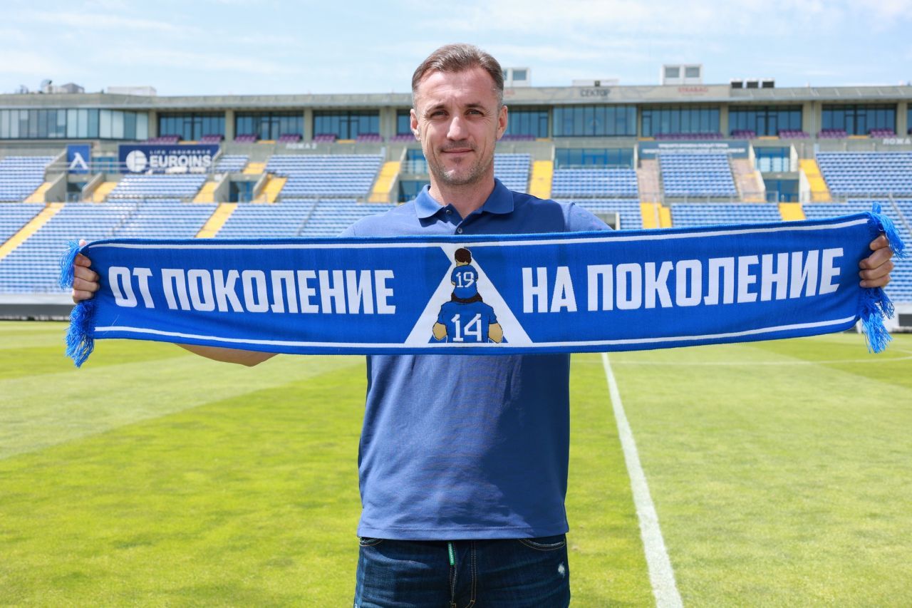 Trei foști fotbaliști din România au semnat cu echipa de Champions League cu 74 de trofee în palmares!_1