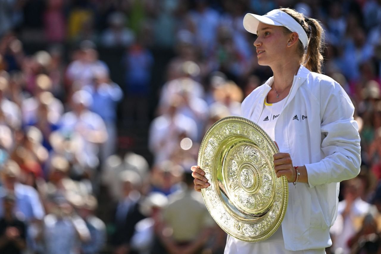 A bătut-o pe Halep în semifinalele Wimbledon 2022, iar acum lumea o urăște. Ce a făcut Rybakina la Roland Garros_45